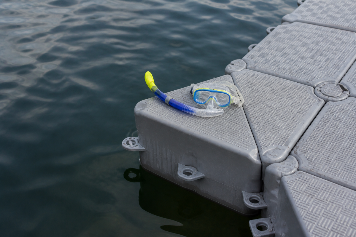 Triangle cube for swim platform corner on floating pontoon